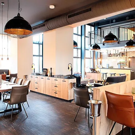 Welcome 4* נקרסולם